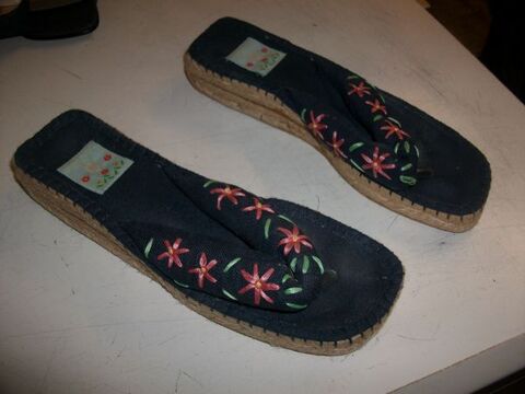 Entredoigts en espadrilles Bleu � Fleurs pt 38 � 3,50 � 3 Bouxwiller (67)