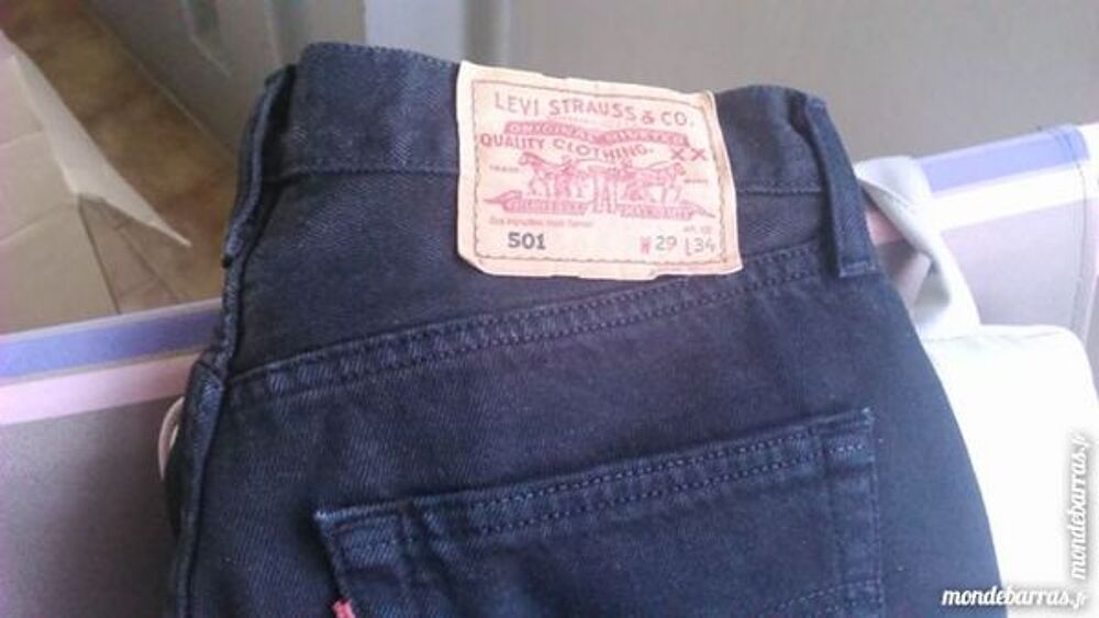 VETEMENTS DECONTRACTES :LEVI STRAUSS Vêtements