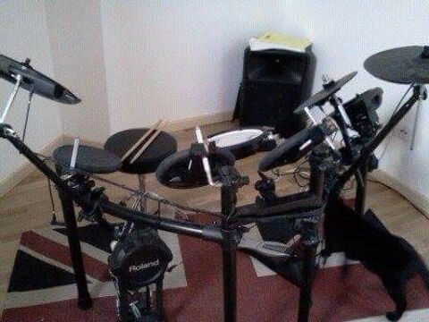Batterie Roland V-Drum TD 11+ ampli Power 990 Hendaye (64)