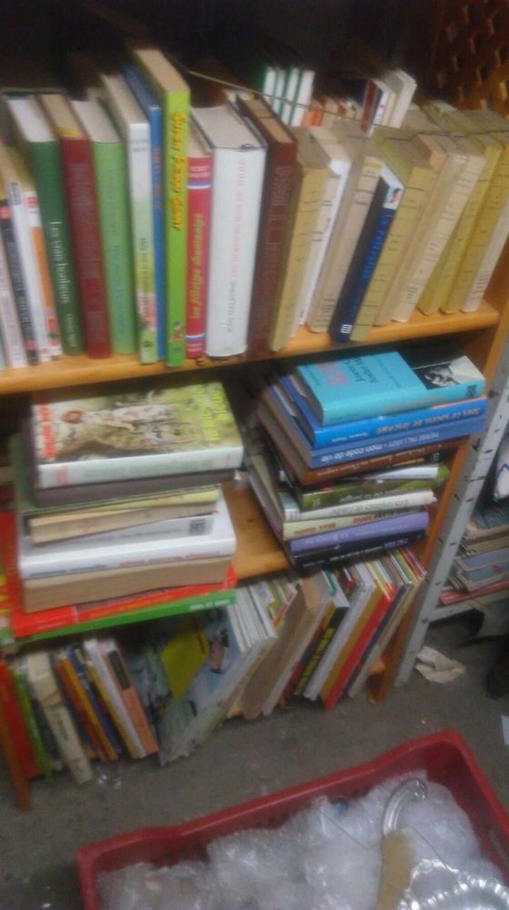 ENORME LOT : PLUS DE 8000 LIVRES ET REVUES Livres et BD