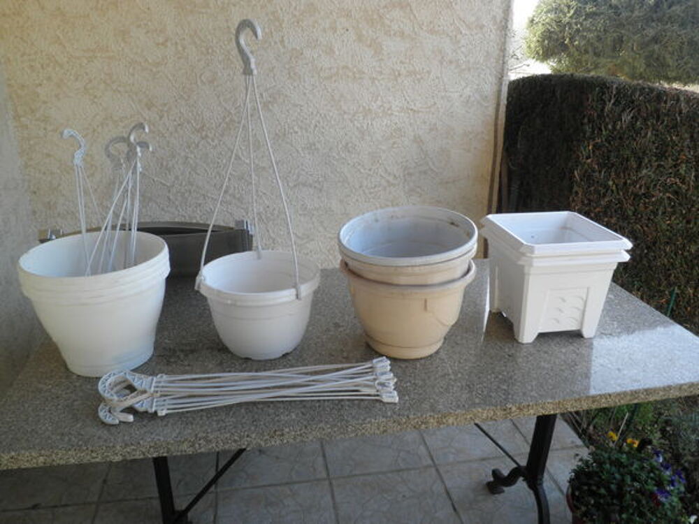 pots de fleurs avec attaches pour suspension Jardin