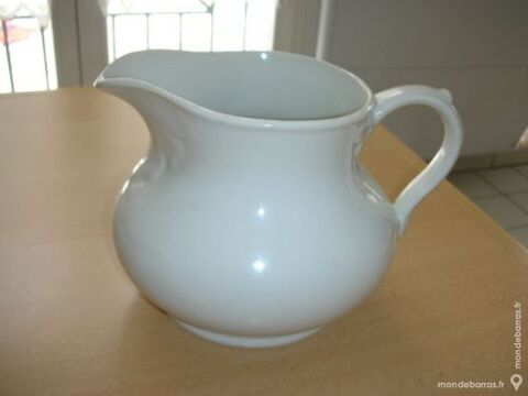 Pot en faïence blanche 5 Thiais (94)