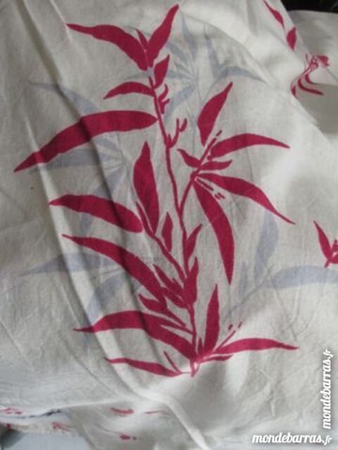 DRAP PLAT BEIGE avec INSCRIPTION CHINOISE 1 PLACE 8 Saint-Genis-Laval (69)