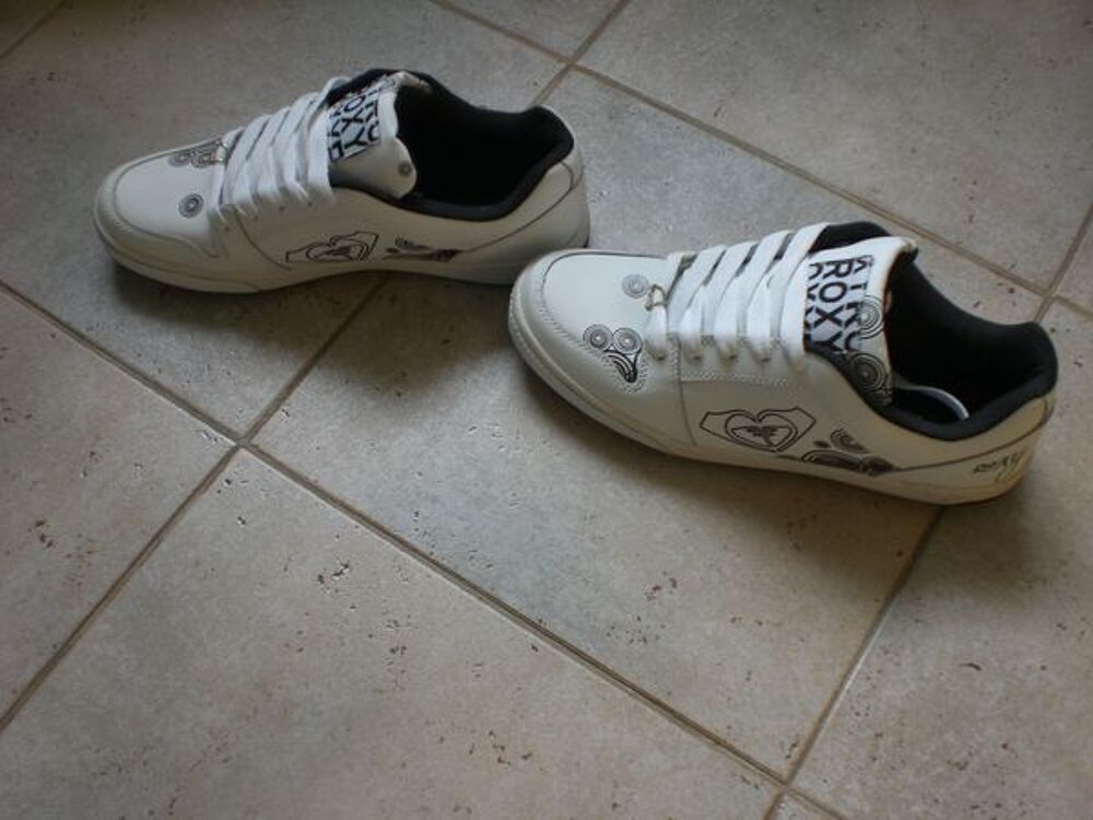 Chaussures ROXY blanches avec motifs l&eacute;gers ronds Chaussures