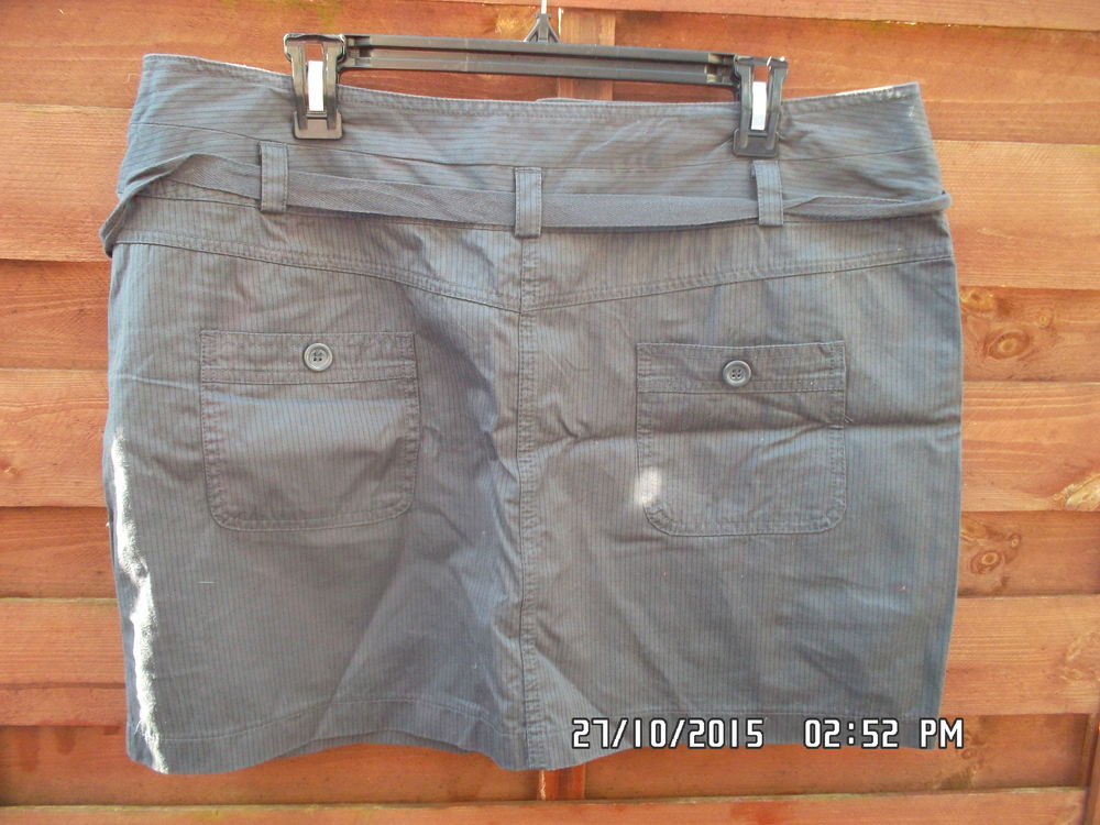 JUPE GRISE ET NOIRE A FINES RAYURES*JUSTE 3E*KIKI60230 Vêtements
