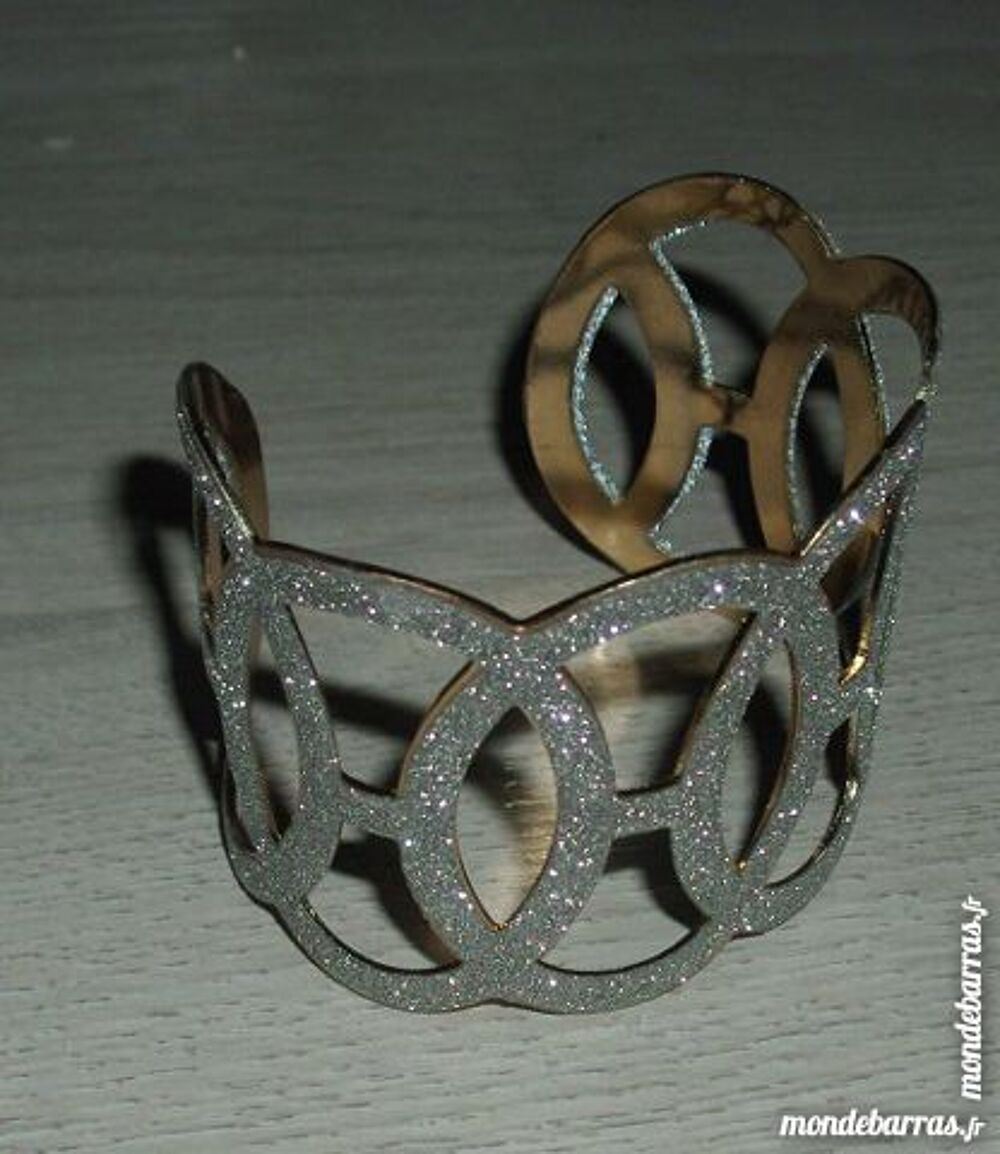 Bracelet manchette chic Bijoux et montres