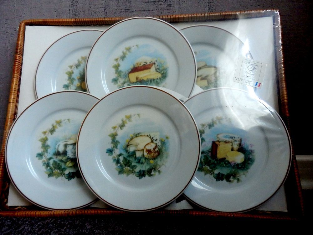 Service &agrave; Fromage ,6 assiettes en porcelaine . Cuisine