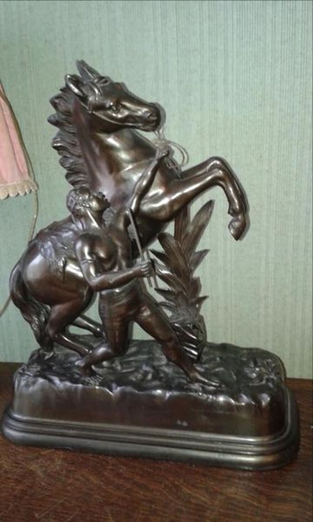 antiquit&eacute; : statue &eacute;questre ancienne en r&eacute;gule Décoration