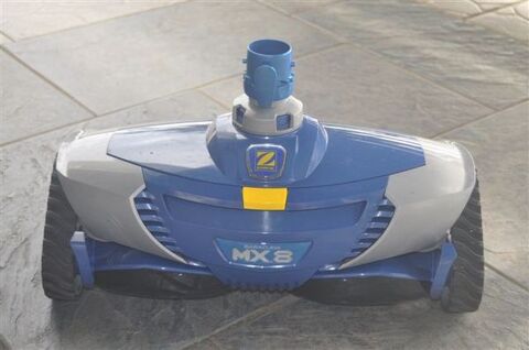 Aspirateur robot pour piscine ZODIAC BARACUDA MX8 400 Saint-Pierre (97)