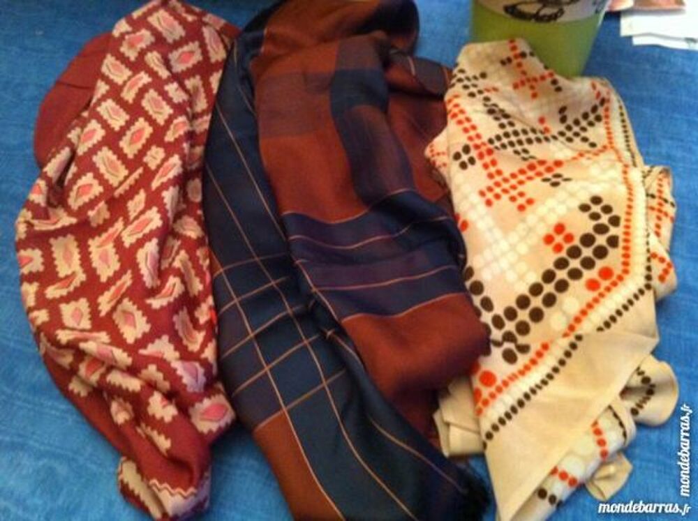 3 foulards carr&eacute;s Bijoux et montres