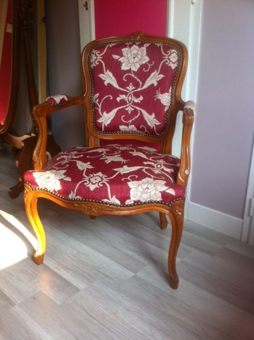 magnifique lit Louis XV et fauteuil Meubles