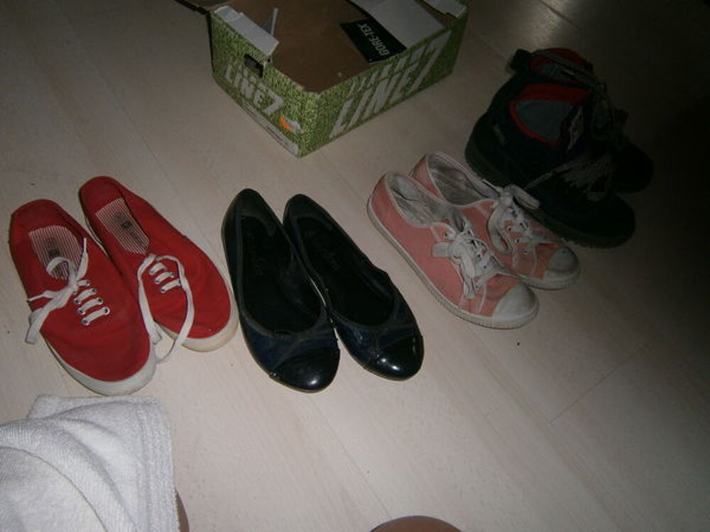 chaussures de marche et converses taille 35 Chaussures