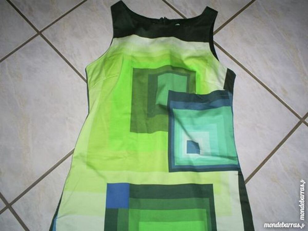 Robe DESIGUAL Taille 36/38 Vêtements