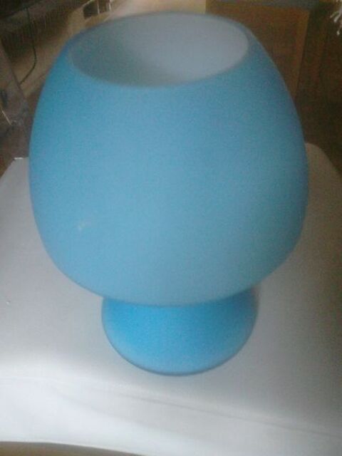 Lampe de chevet en verre bleu 10 Draguignan (83)