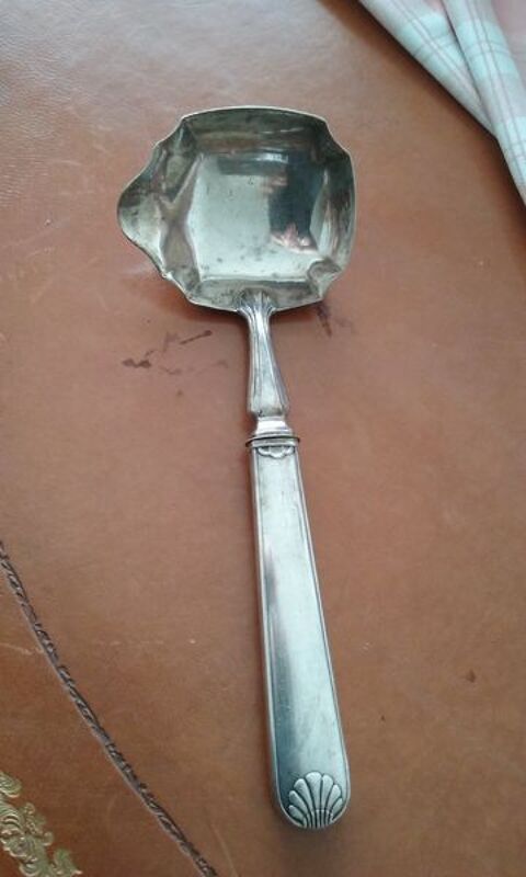 Petite louche avec bec verseur 12 Charenton-le-Pont (94)