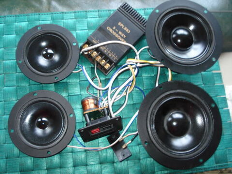 Lot de 4 haut-parleurs sono -- 4 ohms-3 voies MARQUE SPLS   40 Fontenay-le-Fleury (78)
