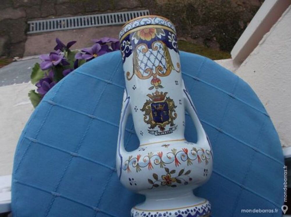 Vase faience de Rouen ou Desvres sign&eacute; J.Verlingue Décoration