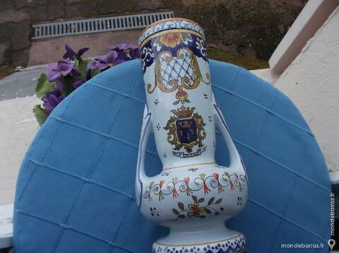 Vase faience de Rouen ou Desvres sign J.Verlingue 95 Montargis (45)