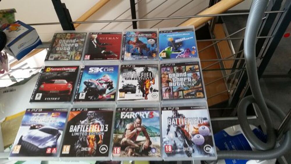 PS3 + JEUX + 3 MANETTES Consoles et jeux vidéos