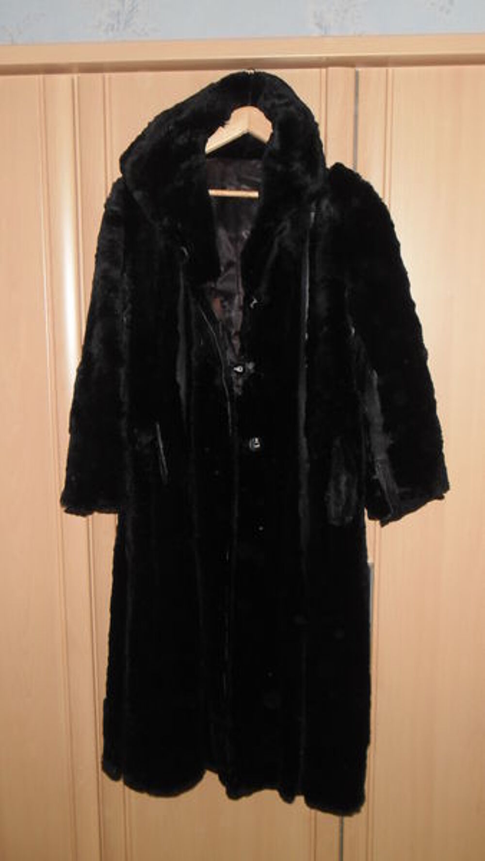 Vends 2 vestes en fourrures Vêtements