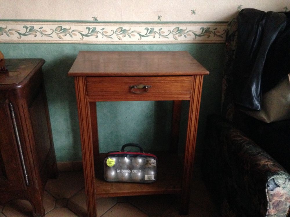 PETITE TABLE HAUTE Meubles