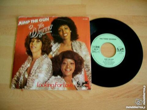 45 TOURS THE THREE DEGREES Jump the gun 12 Nantes (44)