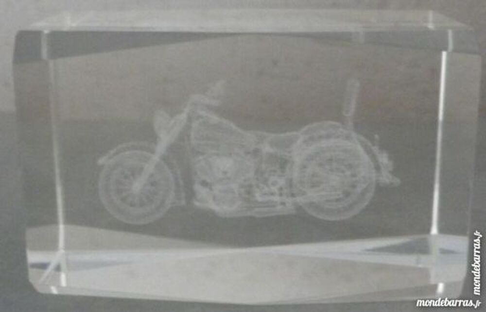 HARLEY DAVIDSON GRAVEE DANS BLOC DE RESINE 
