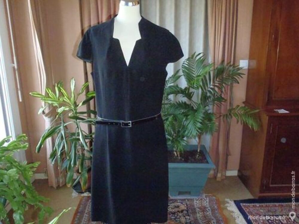 ROBE NOIRE Vêtements