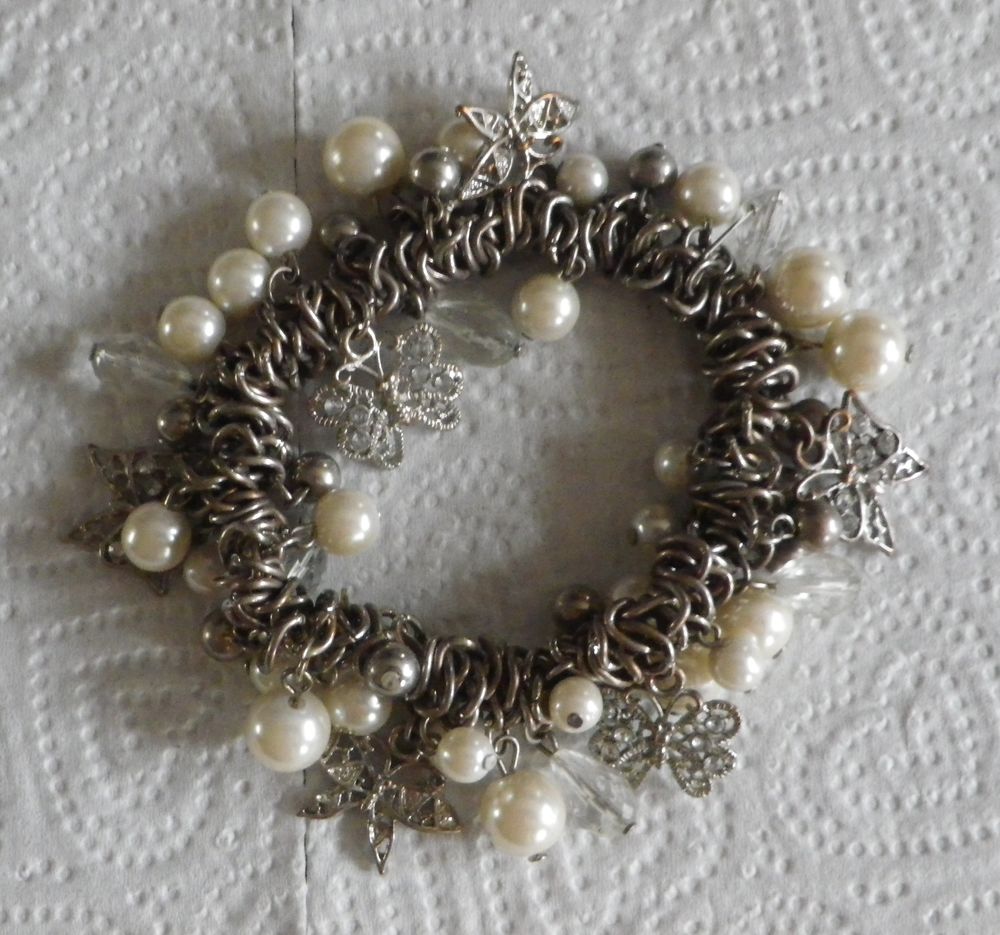 BRACELET FANTAISIE PERLES, PAPILLONS ET PERLES TRANSPARENTES Bijoux et montres