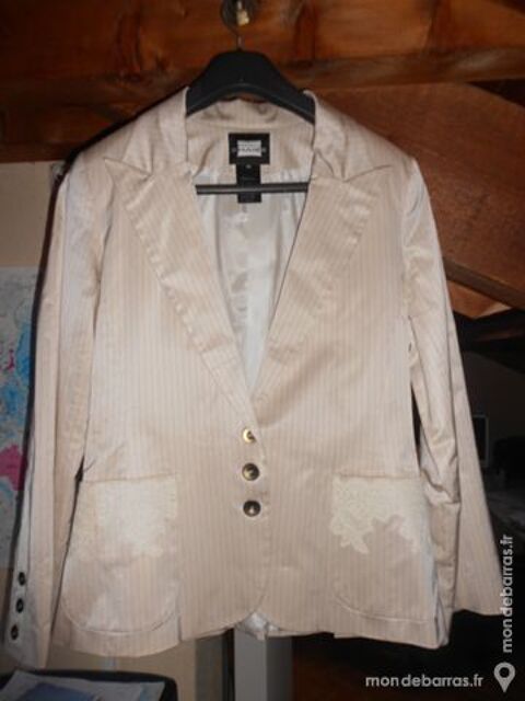 veste NATHALIE CHAIZE 30 Villette-d'Anthon (38)