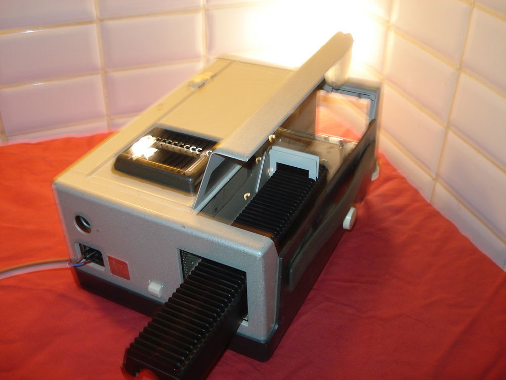 Projecteur diapositives "leica" leitz wetzlar pradovit n&deg;24 Photos/Video/TV