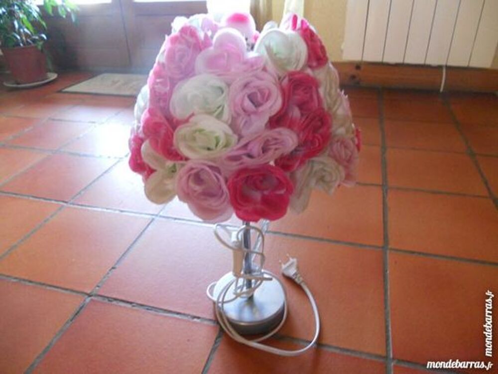 JOLIE LAMPE AVEC DES ROSES Décoration
