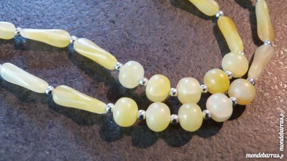 Ancien sautoir en lucite de 1,35 m Bijoux et montres