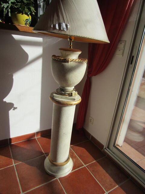 colonne lampadaire blanche 0 Reillanne (04)