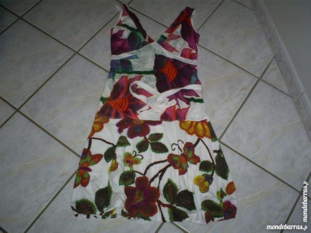 Robe DESIGUAL Taille S ou 38 Vtements