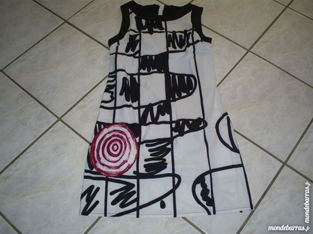 Robe DESIGUAL Taille 38 V�tements