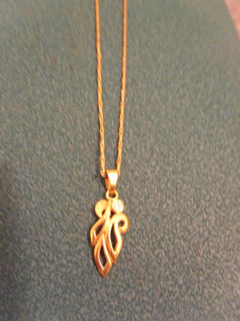 Pendentif Zircon plaqu&eacute; Or + Chaine TBE Bijoux et montres