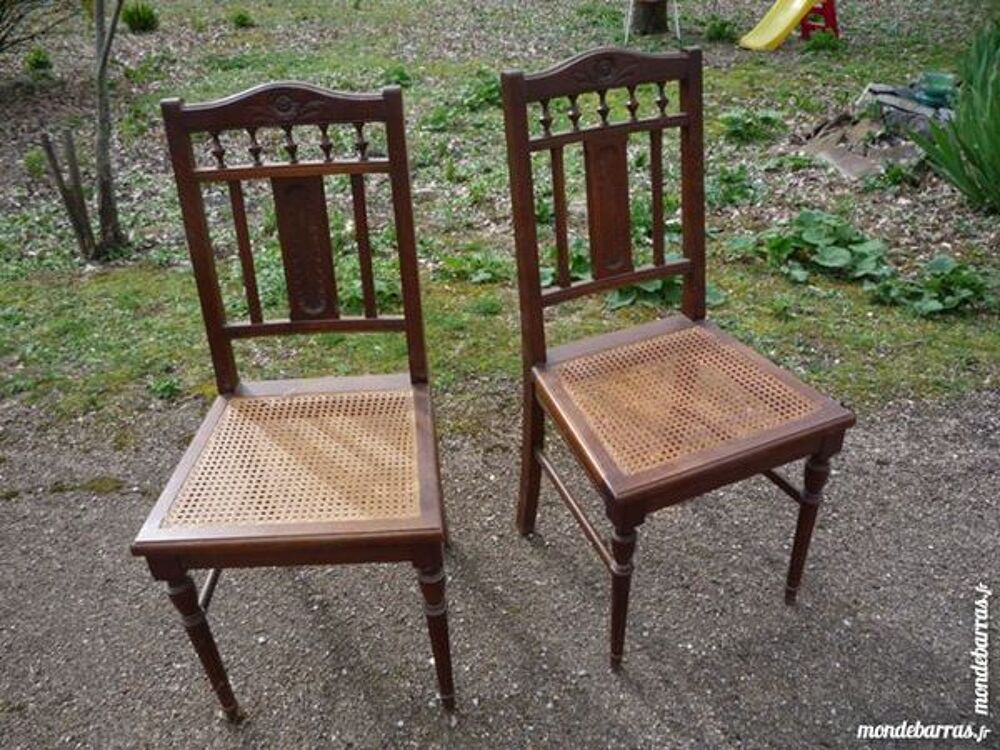 Paire de chaises Henri II,assise cann&eacute;e Meubles