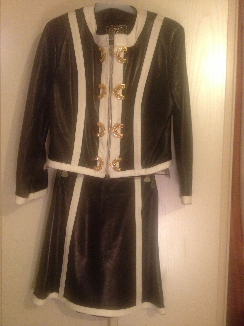 Noel approche .
Tailleur en agneau neuf . Vêtements