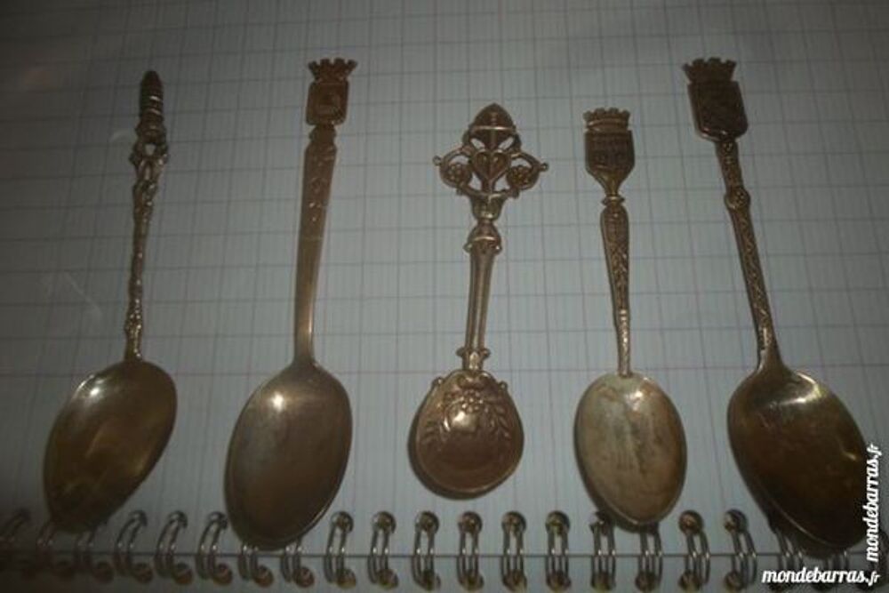 lot de cuill&egrave;res argent&eacute;es avec blason et &eacute;cusson 