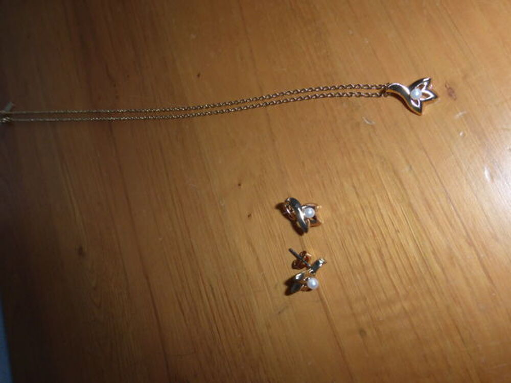 COLLIER et BOUCLE D'OREILLES perle (patte) NEUFS Bijoux et montres