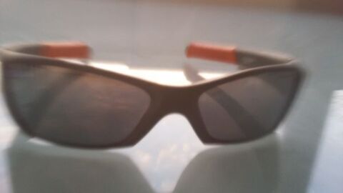 Paire de lunettes de soleil  Julbo  15 Chalon-sur-Sane (71)