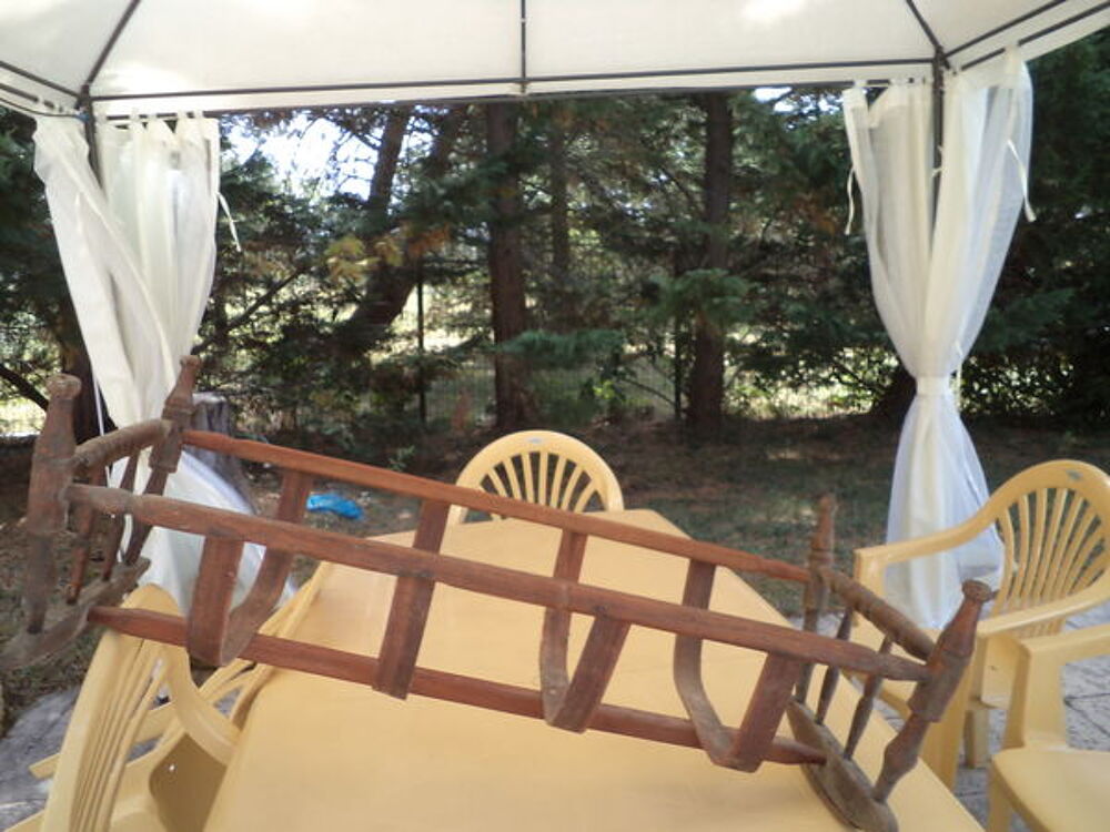 berceau de b&eacute;b&eacute; en bois. Meubles