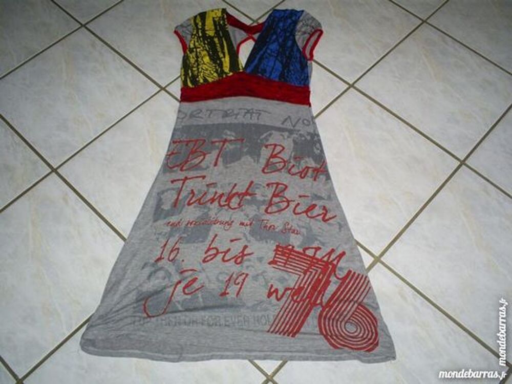 Robe style DESIGUAL Taille 38/40 Vêtements