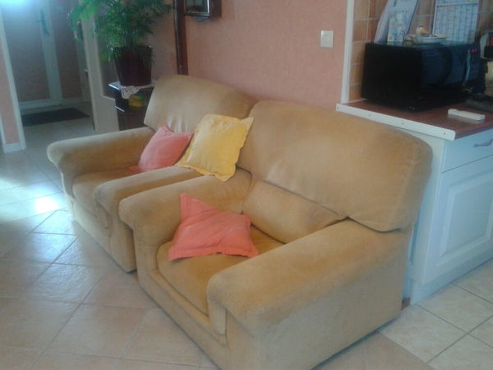 canap&eacute; plus deux fauteuils (alcantara) Meubles