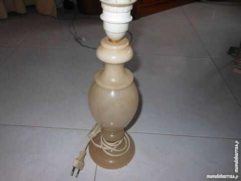 PIED DE LAMPE 15 Maraussan (34)