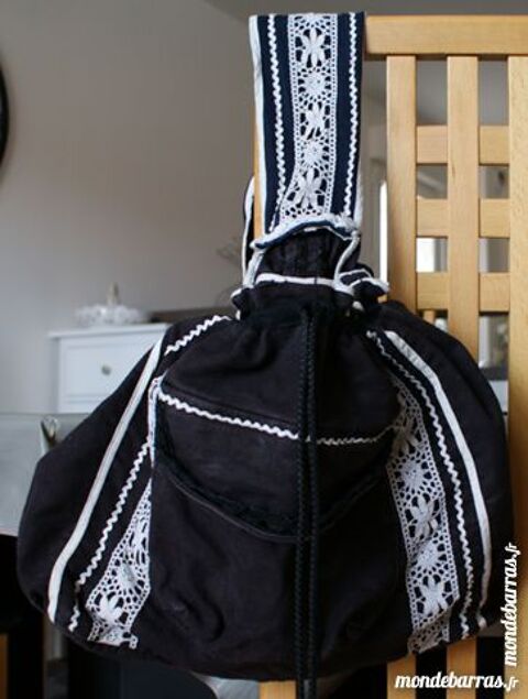 Sac entirement tissu noir et dentelle blanche 10 Cabestany (66)