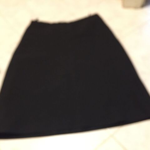 JUPE NOIRE DROITE  T. 40 10 Saint-Genis-Laval (69)