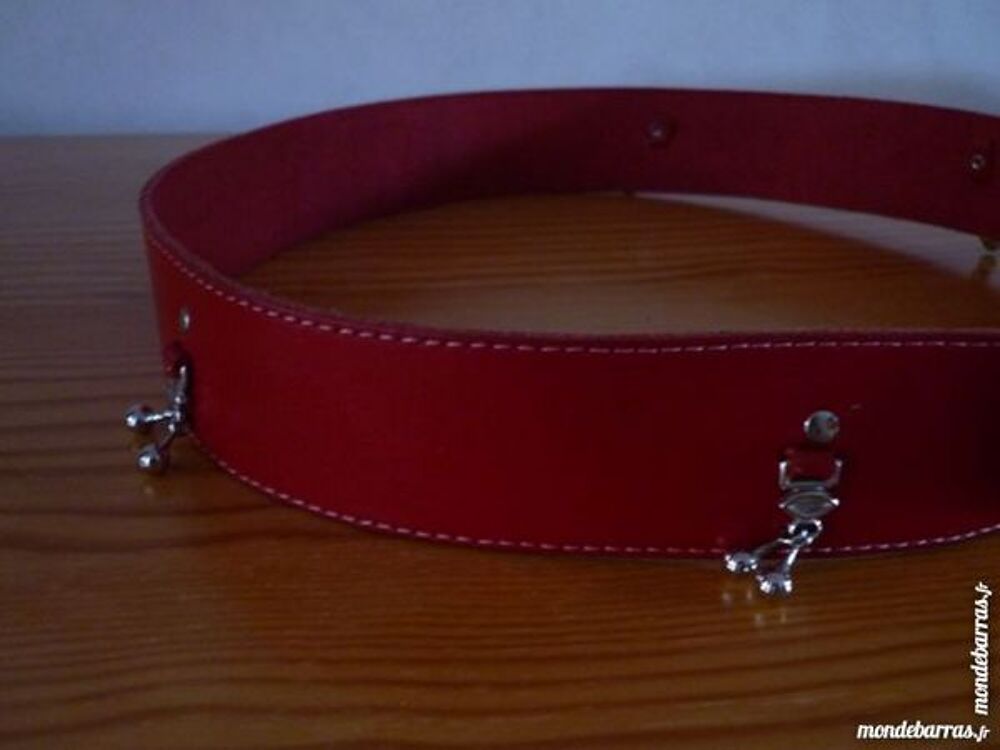 Ceinture femme rouge &agrave; breloques Bijoux et montres