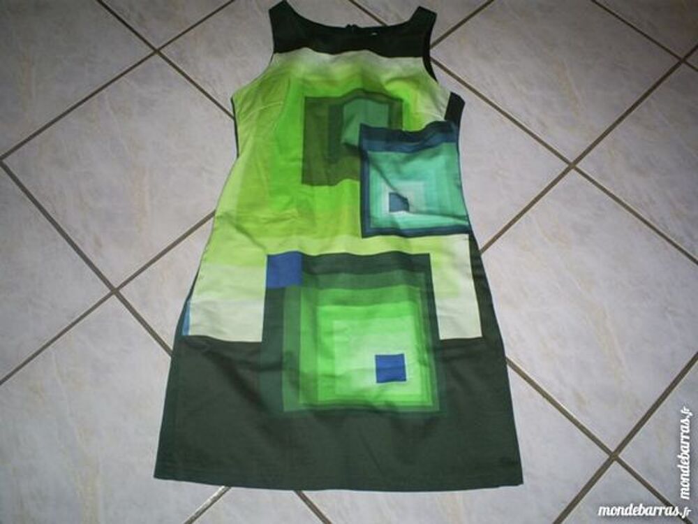 Robe DESIGUAL Taille 36/38 Vêtements